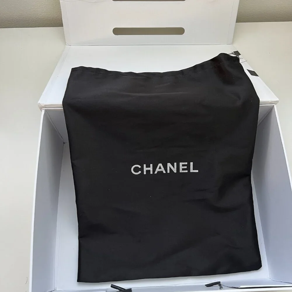 Empty Chanel Box with handles and dustbag - Picture 12 of 13